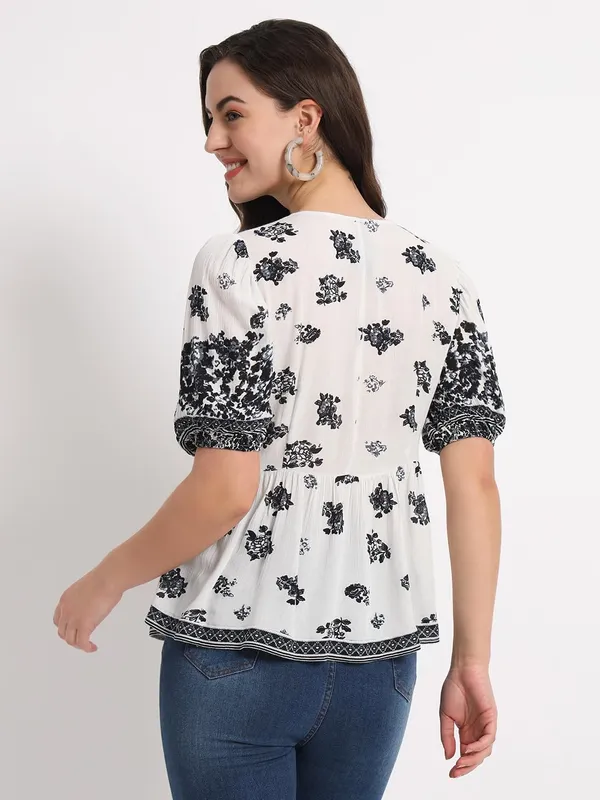 White__Beautiful_Black_Floral_Printed_V_Neck_Half_Sleeve_Short_Kurta_For_Women