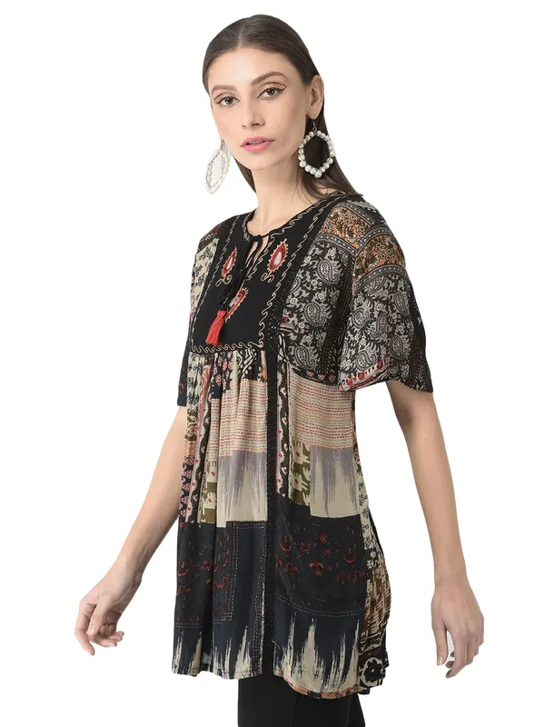 Black_Floral_Embroidered_Tunic_Round_Neck_Half_Sleeve_Top_For_Women