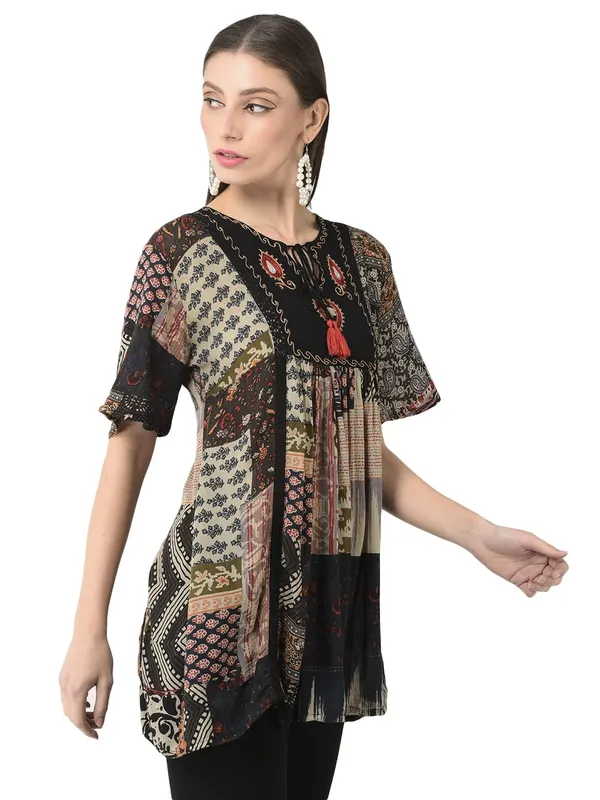Black_Floral_Embroidered_Tunic_Round_Neck_Half_Sleeve_Top_For_Women
