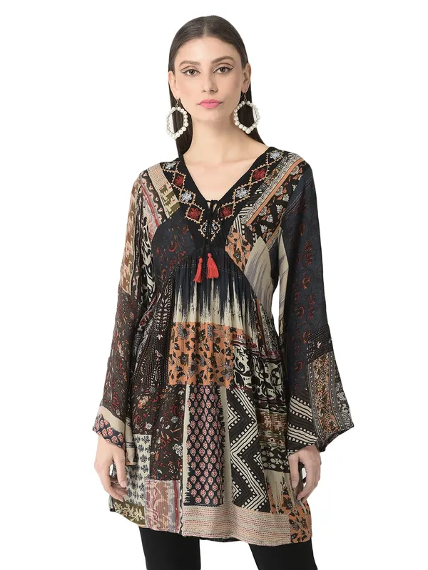 Black_Floral_With_Abstract_Print_Casual_&_Stylish_Longline_Beachwear_Top_For_Women