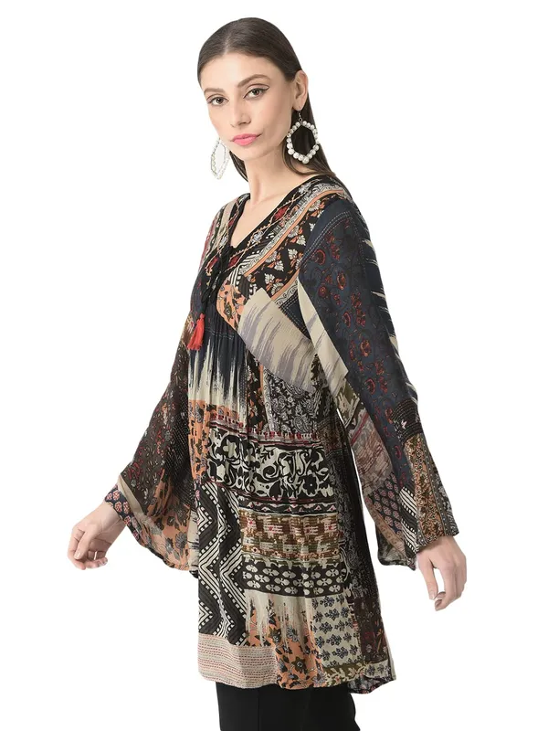 Black_Floral_With_Abstract_Print_Casual_&_Stylish_Longline_Beachwear_Top_For_Women