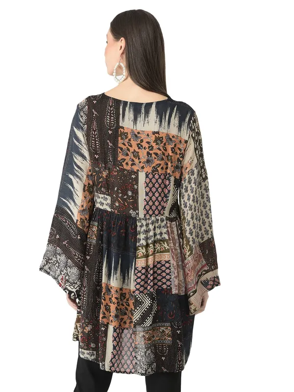Black_Floral_With_Abstract_Print_Casual_&_Stylish_Longline_Beachwear_Top_For_Women