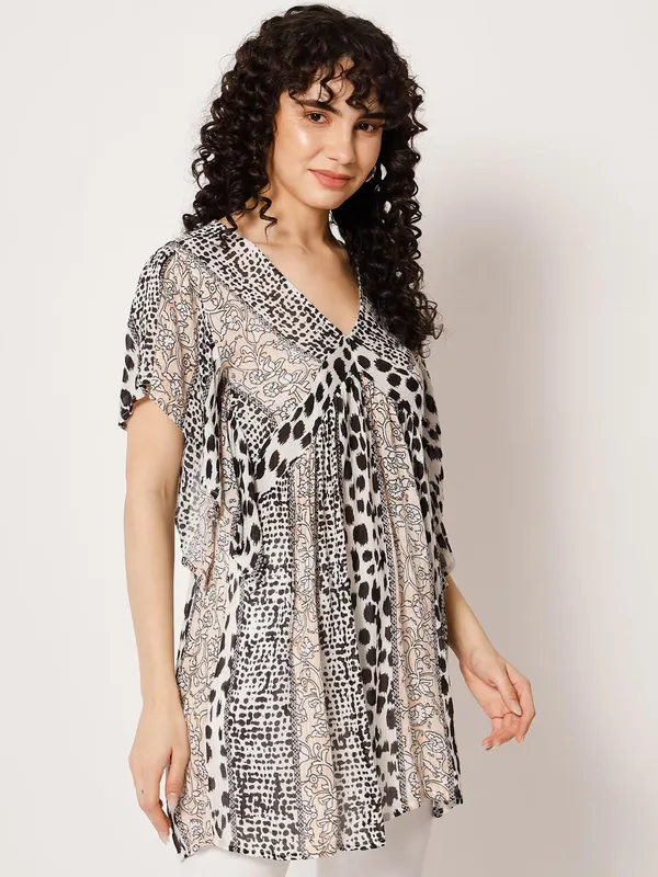 Black_Floral_Printed_Tunic_V_Neck_Half_Sleeve_Summer_Fit_And_Flare_Casual_Stylish_Top_For_Women