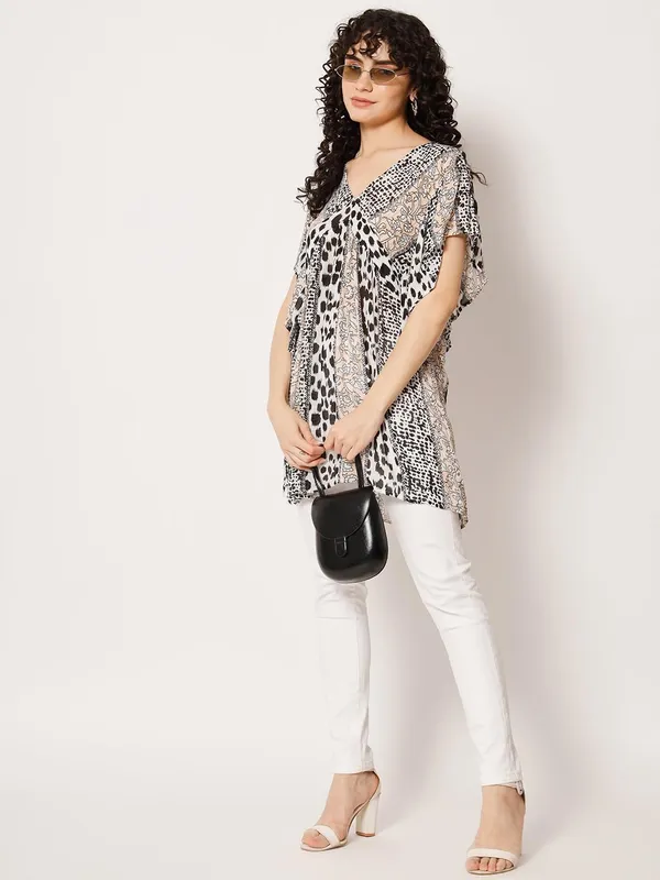 Black_Floral_Printed_Tunic_V_Neck_Half_Sleeve_Summer_Fit_And_Flare_Casual_Stylish_Top_For_Women