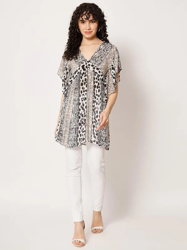 Black_Floral_Printed_Tunic_V_Neck_Half_Sleeve_Summer_Fit_And_Flare_Casual_Stylish_Top_For_Women
