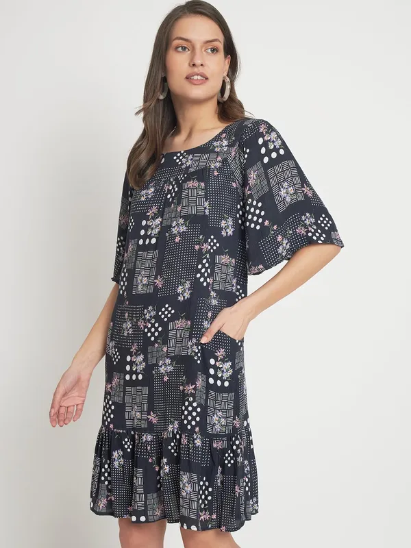 ROUND_NECK_HALF_SLEEVES,_FRONT_POCKETS_DRESS