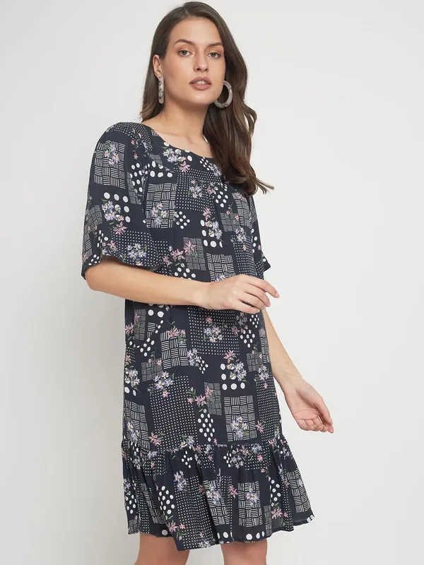 ROUND_NECK_HALF_SLEEVES,_FRONT_POCKETS_DRESS