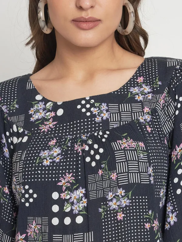 ROUND_NECK_HALF_SLEEVES,_FRONT_POCKETS_DRESS