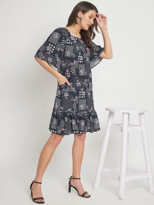 ROUND_NECK_HALF_SLEEVES,_FRONT_POCKETS_DRESS