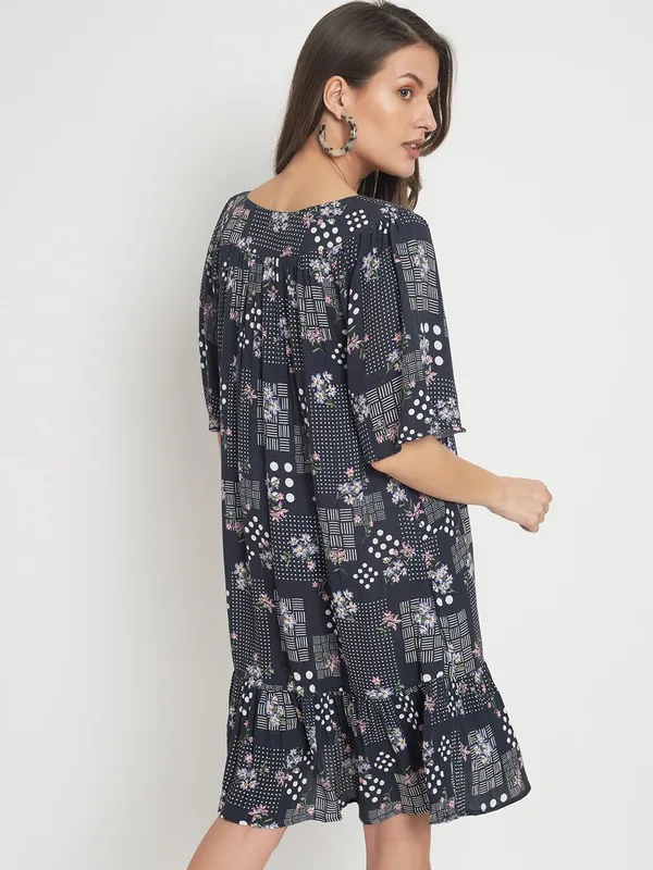 ROUND_NECK_HALF_SLEEVES,_FRONT_POCKETS_DRESS