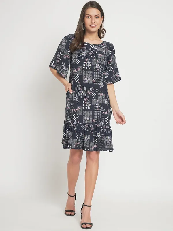 ROUND_NECK_HALF_SLEEVES,_FRONT_POCKETS_DRESS
