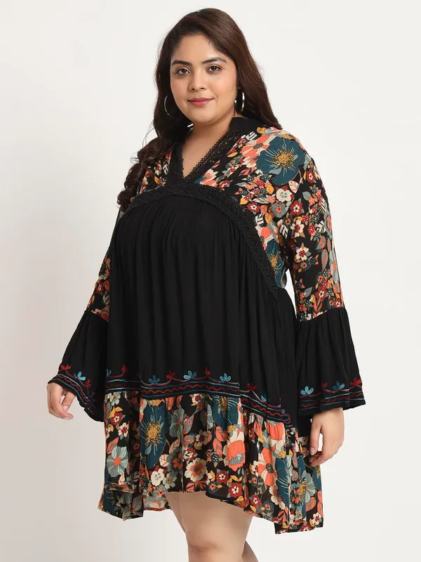 Plus_Size_Black_Color_Stylish_Floral_Printed_Longline_Top_For_Women
