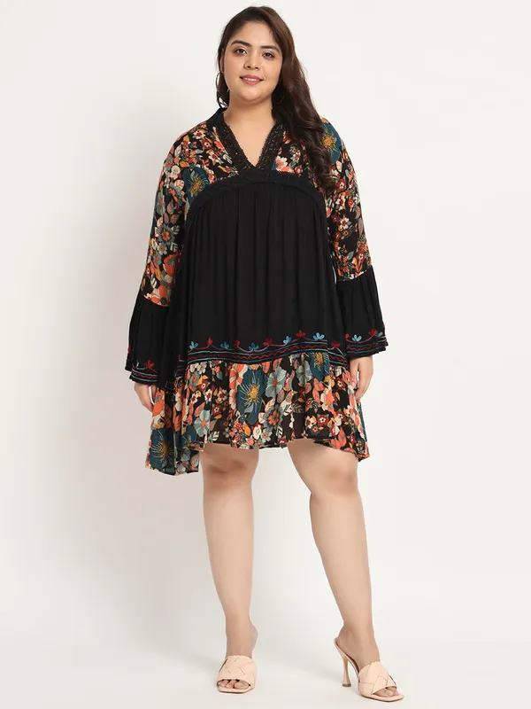 Plus_Size_Black_Color_Stylish_Floral_Printed_Longline_Top_For_Women