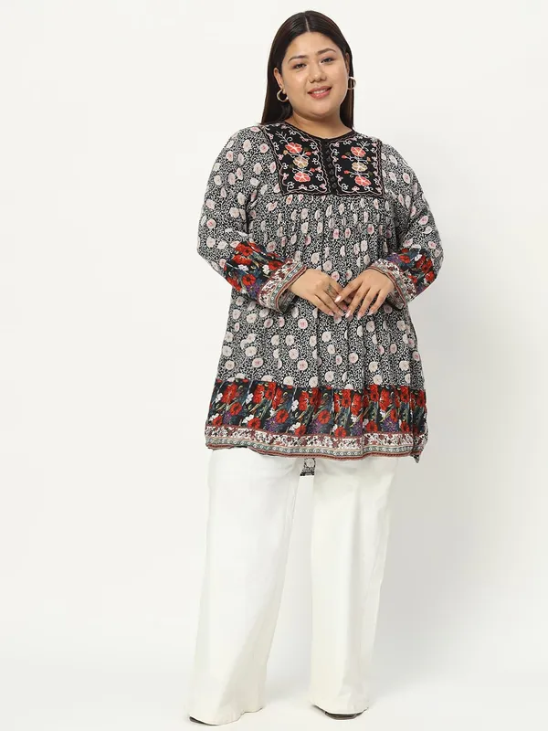 Plus_Size_Black_Floral_Printed_Casual_Stylish_Longline_Top_For_Women