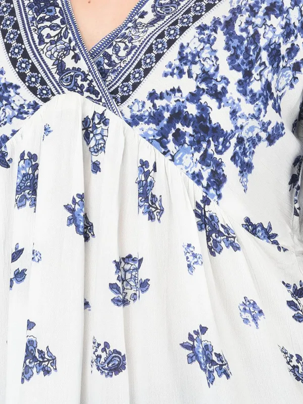 Blue_&_White_Floral_Embroidered_Tunic_Fit_And_Flare_Casual_Stylish_Top_For_Women
