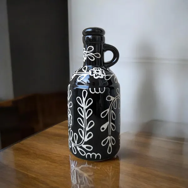 Handcrafted_Ceramic_Oil_Dispenser_with_Lid_|_Oil_Bottle_for_Kitchen,_1_Litre,_Black_Colour,_Size:_10_x25_cm