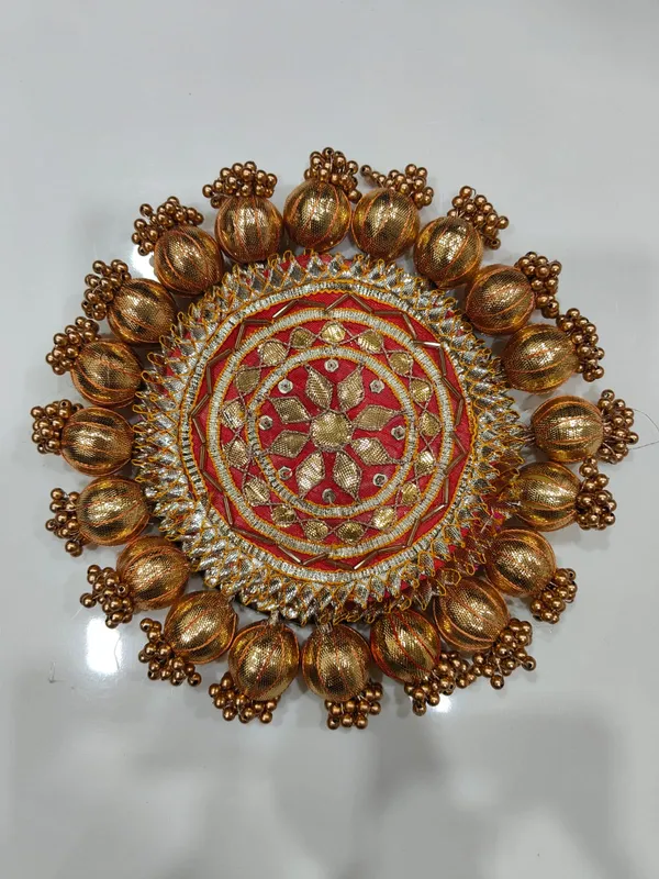 https://d1311wbk6unapo.cloudfront.net/NushopCatalogue/tr:f-webp,w-600,fo-auto/Handmade_Decorative_Gota_Ball_Patches_Pooja_Thali__Puja_Plate__Decorative_Pooja_Plates_for_Festivals__Red__8AX7M7LQBS_2024-08-01_1.jpeg__Nutts