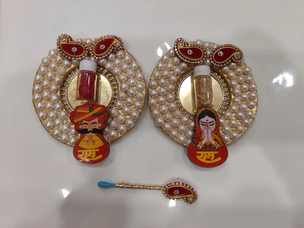 https://d1311wbk6unapo.cloudfront.net/NushopCatalogue/tr:f-webp,w-600,fo-auto/Handmade_Designer_Chudi_Decorative_Plates_Rajasthani_Ram_Ram_ji_With_Tilak_Stick__Tilak_Contains_For_Pooja_Festival__Pack_of_2___Gota_Pearls_Chudi_Set__VFGE2XC4CL_2024-08-01_1.jpeg__Nutts