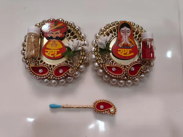 https://d1311wbk6unapo.cloudfront.net/NushopCatalogue/tr:f-webp,w-600,fo-auto/Handmade_Designer_Chudi_Decorative_Plates_Rajasthani_Ram_Ram_ji_With_Tilak_Stick__Tilak_Contains_For_Pooja_Festival__Pack_of_2___Pearls_Chudi_Set__GST1KZ6C2U_2024-08-01_1.jpeg__Nutts