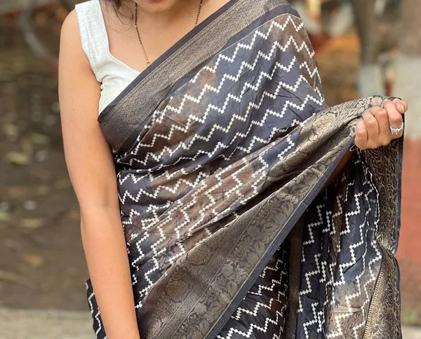 Black_Hit_Lehriya_Special_Dola_Silk_With_Jacqard_Boder_Saree
