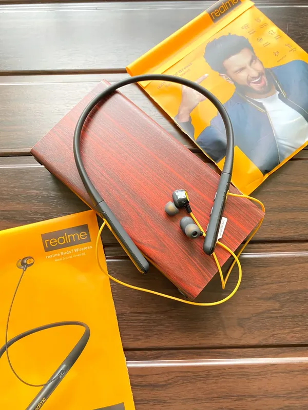 Yellow_Neckband_Yellow_Wireless_Buds_7_Yellow_Handfree_Bluetooth_Neckband_Realme