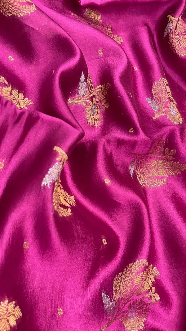 Humairah_Pure_Handloom_Magenta_Dupion_Silk_Golden_Zari_Silver_Mina_Floral_Booti_with_Skirt_Copper_Zari_Paithani_Border_and_Magenta_Blouse