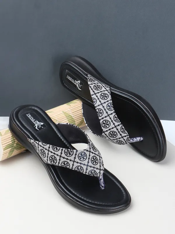 Casual_Slip_On_Flat_Slippers_(White)