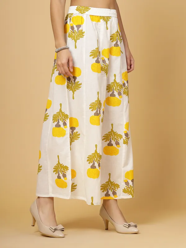 Yellow_Pure_Cotton_Big_Flair_Printed_Regular_Palazzo
