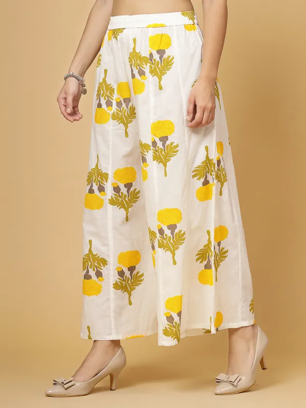 Yellow_Pure_Cotton_Big_Flair_Printed_Regular_Palazzo