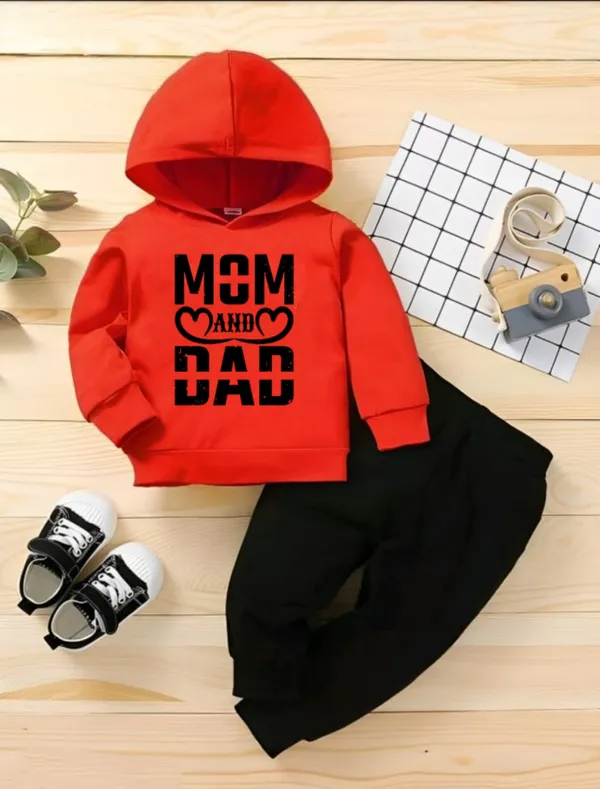 https://d1311wbk6unapo.cloudfront.net/NushopCatalogue/tr:f-webp,w-600,fo-auto/Hoodie_New_Mom_Dad_Red_1702036774415_8vqmxa1eho99akv.jpg__VRITIKA COLLECTION