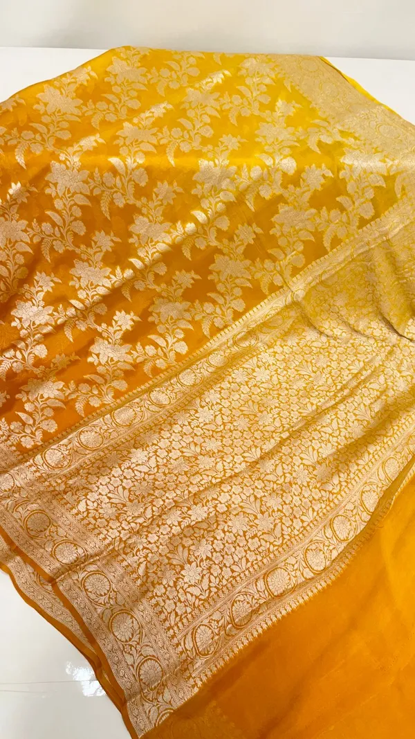 Humairah_Presents_Pure_Handloom_Gold_Contrast_Chiffon_Alfi_Gold_Zari_Jaal_and_Banarasi_Zari_Border_Saree_with_Gold_Blouse