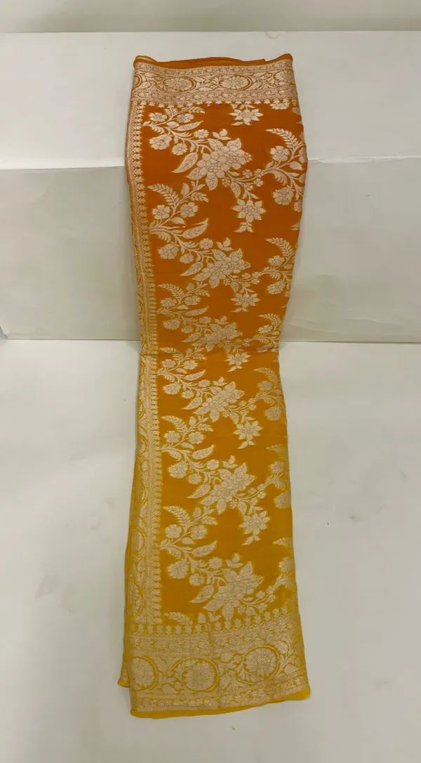 Humairah_Presents_Pure_Handloom_Gold_Contrast_Chiffon_Alfi_Gold_Zari_Jaal_and_Banarasi_Zari_Border_Saree_with_Gold_Blouse
