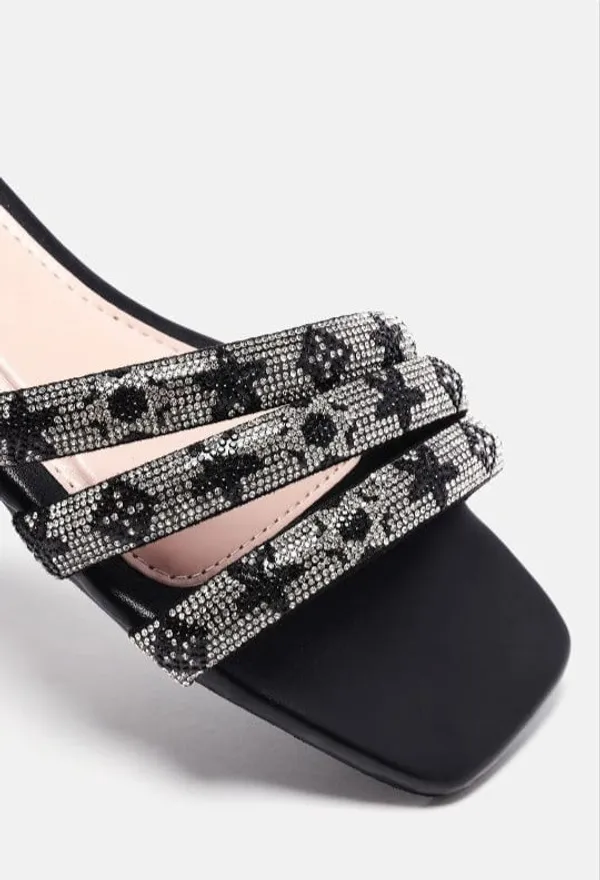 Black_Flat_Square_Toe_Sandals_For_Women