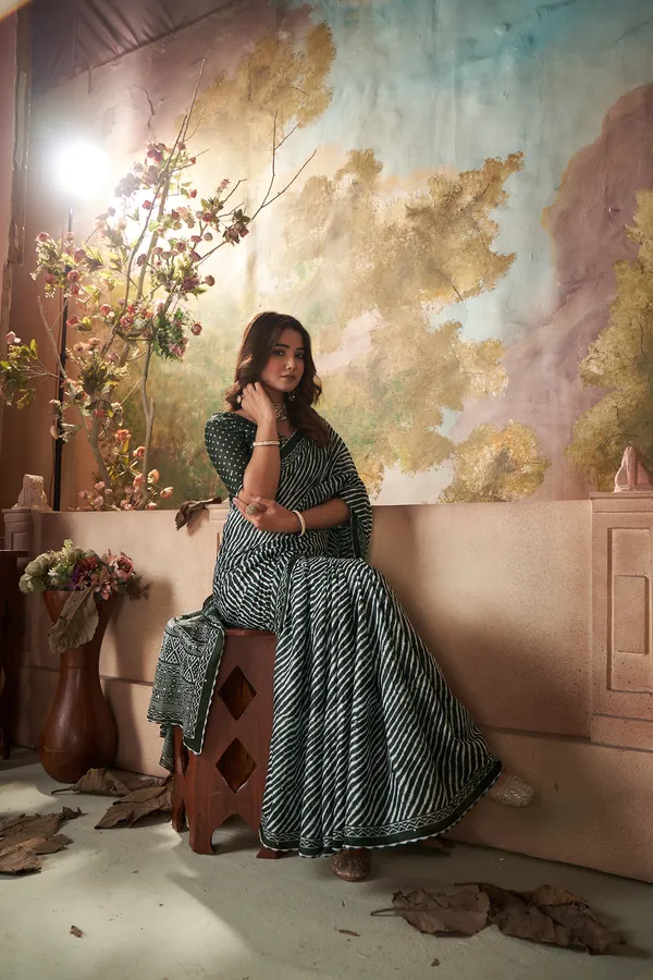 HANDICRAFT_MIRROR_WORK_WOMEN'S_Ikkat_PRINT_PURE_SOFT_COTTON_SAREE_WITH_BEAUTIFUL_BORDER_WORK_With_Blouse_Piece