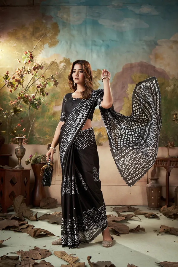 HANDICRAFT_MIRROR_WORK_WOMEN'S_Ikkat_PRINT_PURE_SOFT_COTTON_SAREE_WITH_BEAUTIFUL_BORDER_WORK_With_Blouse_Piece
