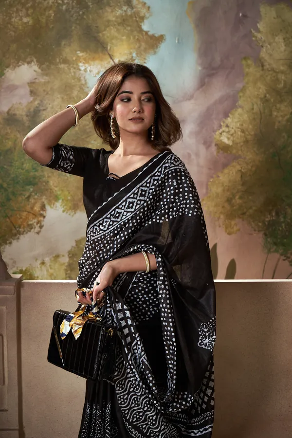 HANDICRAFT_MIRROR_WORK_WOMEN'S_Ikkat_PRINT_PURE_SOFT_COTTON_SAREE_WITH_BEAUTIFUL_BORDER_WORK_With_Blouse_Piece