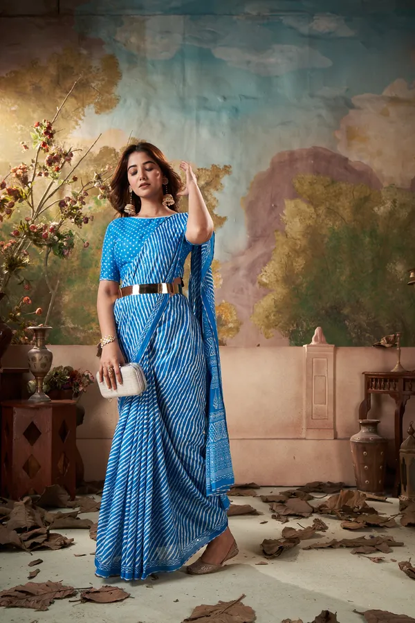 HANDICRAFT_MIRROR_WORK_WOMEN'S_Ikkat_PRINT_PURE_SOFT_COTTON_SAREE_WITH_BEAUTIFUL_BORDER_WORK_With_Blouse_Piece