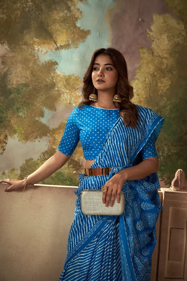 HANDICRAFT_MIRROR_WORK_WOMEN'S_Ikkat_PRINT_PURE_SOFT_COTTON_SAREE_WITH_BEAUTIFUL_BORDER_WORK_With_Blouse_Piece