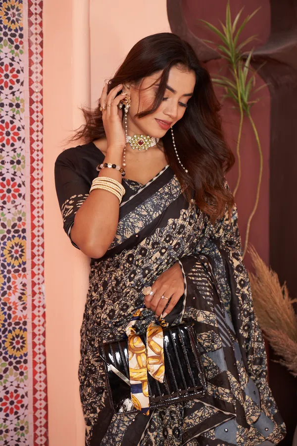 HANDICRAFT_MIRROR_WORK_WOMEN'S_Ikkat_PRINT_PURE_SOFT_COTTON_SAREE_WITH_BEAUTIFUL_BORDER_WORK_With_Blouse_Piece