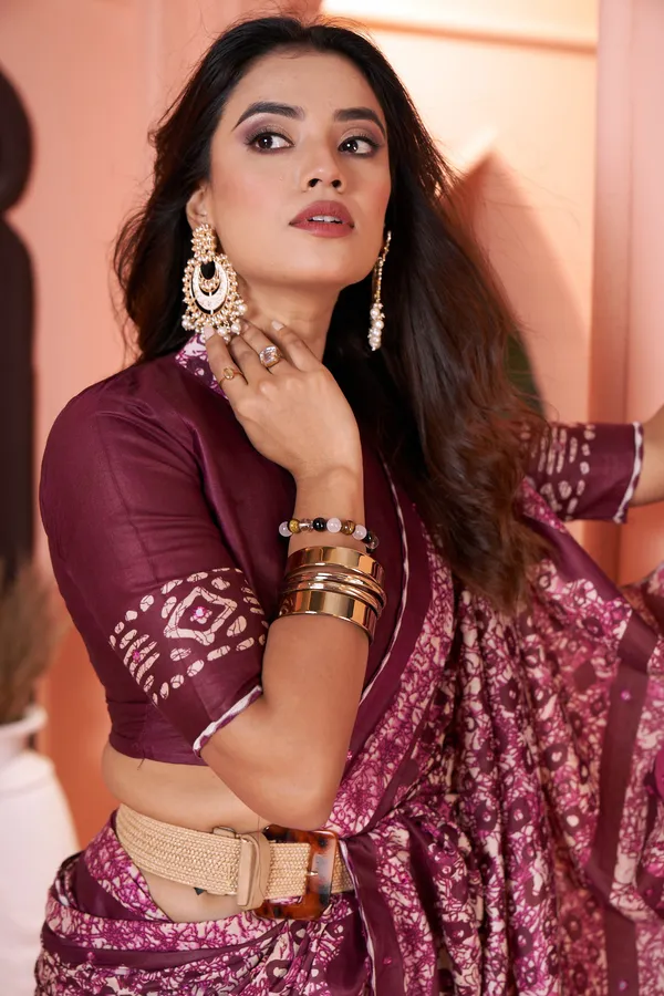 HANDICRAFT_MIRROR_WORK_WOMEN'S_Ikkat_PRINT_PURE_SOFT_COTTON_SAREE_WITH_BEAUTIFUL_BORDER_WORK_With_Blouse_Piece