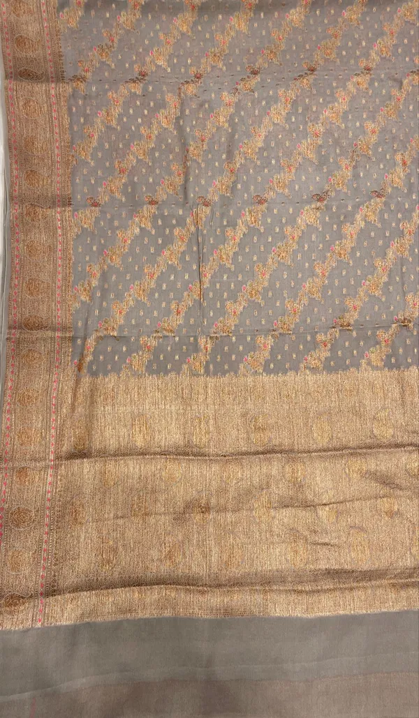 Humairah_Presents_Pure_Handloom_Grey_Chiffon_Floral_Copper_Zari_Mina_Stripe_Jaal_with_Paisley_Mina_Zari_Border_and_Grey_Blouse