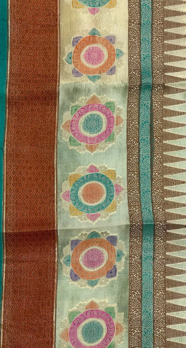 Humairah_Pure_Handloom_Lemon_Yellow_Dupion_Silk_Copper_Zari_Boota_Alfi_Zari_Jaal_with_Contrast_Orange_Pallu_and_Skirt_Rangkaat_Boota_Border_with_Sea_Green_Blouse