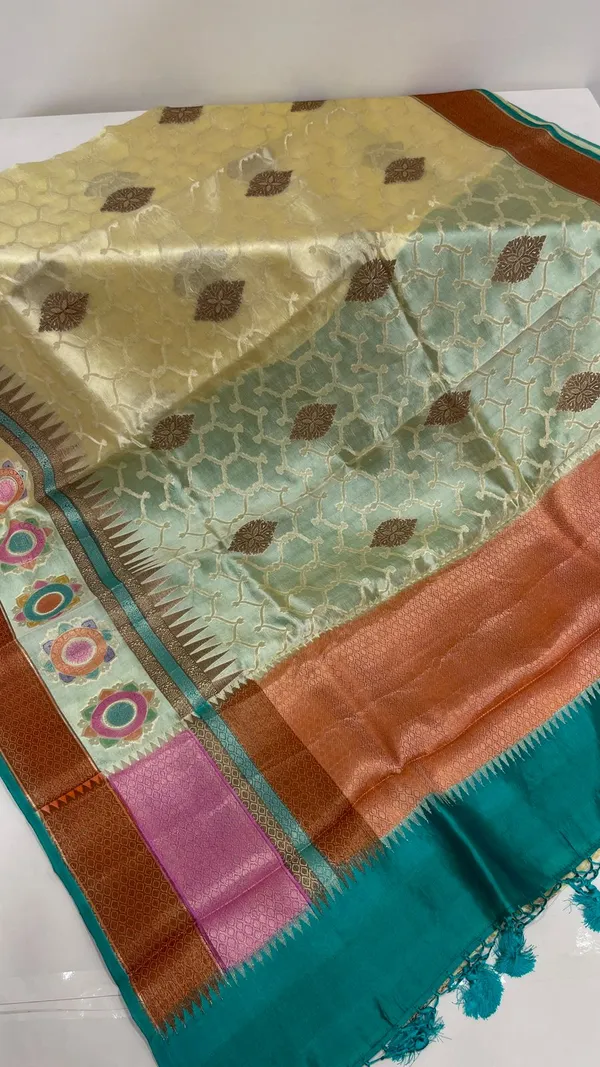 Humairah_Pure_Handloom_Lemon_Yellow_Dupion_Silk_Copper_Zari_Boota_Alfi_Zari_Jaal_with_Contrast_Orange_Pallu_and_Skirt_Rangkaat_Boota_Border_with_Sea_Green_Blouse