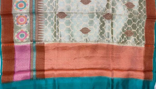 Humairah_Pure_Handloom_Lemon_Yellow_Dupion_Silk_Copper_Zari_Boota_Alfi_Zari_Jaal_with_Contrast_Orange_Pallu_and_Skirt_Rangkaat_Boota_Border_with_Sea_Green_Blouse