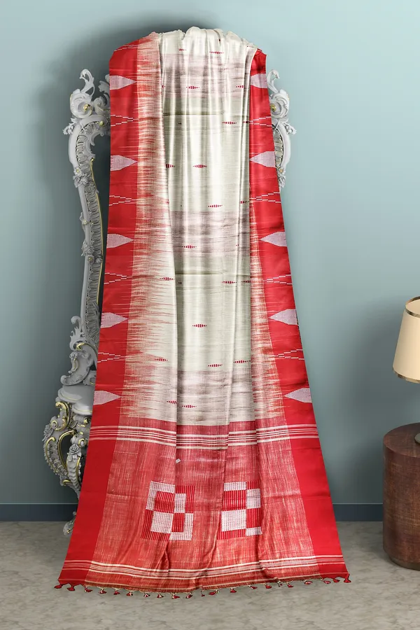 White_Ikat_Pattern_Cotton_Silk_Weaving_Handloom_Saree