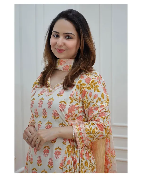 Orange_Cotton_Kurti_Set_With_Dupatta_For_Women