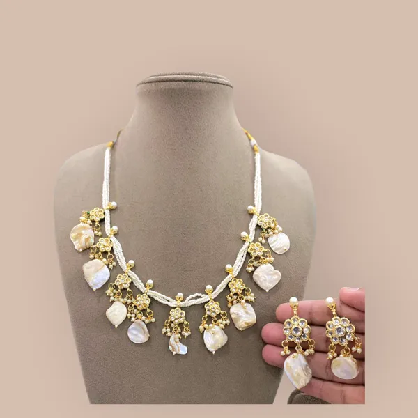 Ivory_Golden_Necklace_set_with_Earrings