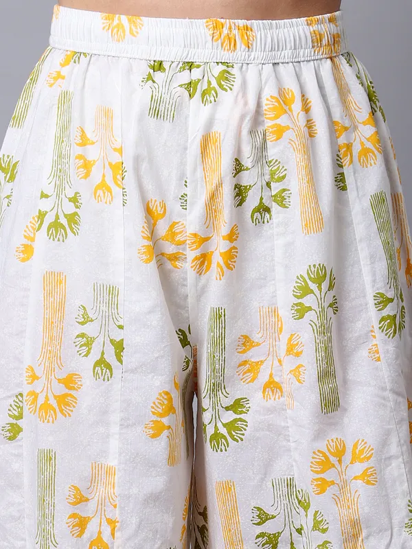 Green_Cotton_Solid_Kurta_With_Printed_Flair_Palazzo_Bottom_Set