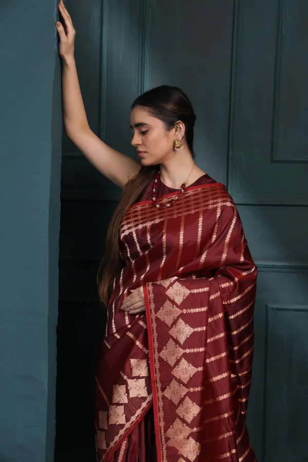 Maroon_Soft_Silk_Saree_With_Blouse_Piece_For_Women
