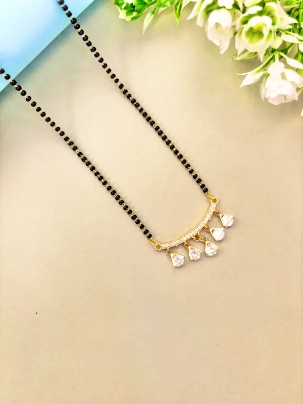 Jenny_Triangle_Diamond_hanging_mangalsutra